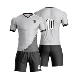 Maillots et shorts de football en gros pour garçons – Tenue de football respirante à rayures pour hommes, séchage rapide, haute qualité, personnalisable OEM - Product Image 1
