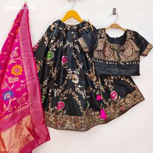 Increíble Variedad de Colores, Nuevo Seda Banarasi con Patrón Zari y Trabajo de Encaje, Conjunto de Lehenga-Choli y Dupatta para Niños, Suministro al por Mayor - Product Image 6