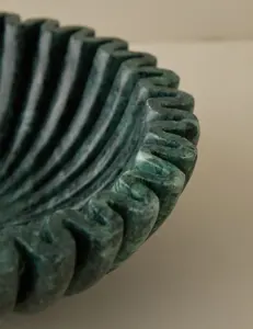 Lámpara de Mesa Moderna de Mármol con Forma de Flor, Superficie Pulida, Base Resistente, 100% Hecha a Mano, Duradera, para Sala de Estar - Product Image 5