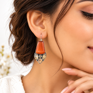 Boucles d'oreilles pendantes vintage en laiton argenté oxydé |   Bijoux ethniques bohèmes de style statement pour mariage, coupe poire |   Boucles d'oreilles artisanales en gros - Product Image 2