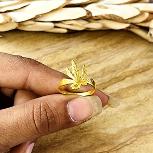Bague Feuille de Cannabis Bohème Plaqué Or 18 carats pour Femme, Bijoux Hippie Délicats, Vente en Gros/OEM/ODM – Le Choix Préféré du Marché - Product Image 2