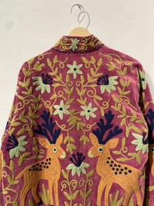Veste Femme en Velours Suzani Dynamique et Tendance, Manteau Bohème Brodé à la Main avec Motif Cerf, Blazer d'Hiver - Product Image 5