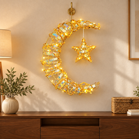 Décoration murale en forme de petite lune lumineuse à piles avec cadre en fil doré et ruban irisé, durable et réutilisable pour le Ramadan