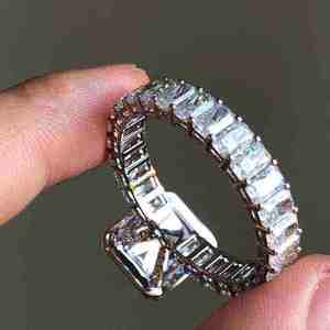 Anillo de Compromiso con Diamante de Corte Radiante, Unisex, Chapado en Oro Rosa de 18k, Banda de Eternidad con Corte Esmeralda, Halo, Lujoso, Certificado IGI - Product Image 5