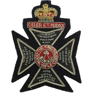 Insignes personnalisés en tissu à coudre brodés à la main avec décoration élégante en dentelle - Product Image 6