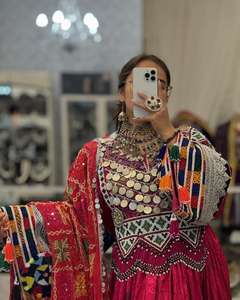 Vestido Kuchi Afgano Étnico Modesto Hecho a Mano con Bordado, Inspirado en la Pasarela, de Manga Larga, Cuello Alto y Tela de Chifón - Product Image 3