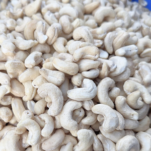Fournisseur de Confiance : Prix des Noix de Cajou Mondiaux, Noix de Cajou WW180 du Vietnam, Santigo Ltd de Santigo Vietnam - Product Image 1