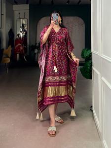 Vêtements ethniques indiens en soie Gaji pure, kaftan oversize, le meilleur choix pour une robe d'été, idéal pour les occasions décontractées ou spéciales, Kurtis. - Product Image 3