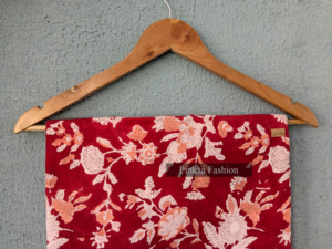 Tela 100% algodón puro estampada a mano con motivos florales rojos, textil indio de Jaipur para confección de vestidos y costura. - Product Image 6