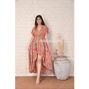 Vestido Maxi de Seda Estilo Boho con Cuello en V y Mangas Acampanadas para Mujer, Ideal para Fiestas Casuales, Disponible para Exportación al por Mayor - Product Image 6