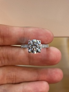 แหวนเพชรทรงกลม 3 กะรัต เพชรเลี้ยงในห้องปฏิบัติการ ประดับเพชรแบบพาเว่ ครึ่งวงนิรันดร์ ดีไซน์เรียบหรู ประดับเพชรฝรั่งเศสแบบซ่อน 14k ทองคำขาว - Product Image 6