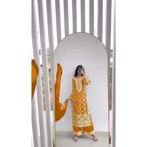 Conjunto de Top, Pantalón y Dupatta para Mujer de Diseñador con Bordado de Lentejuelas - Product Image 2