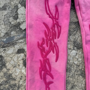 Conjunto de Sudadera con Capucha y Pantalones Deportivos para Hombre en Rosa y Negro, Diseño con Letras Estampadas, Estilo Urbano, Material de Felpa para Otoño - Product Image 2