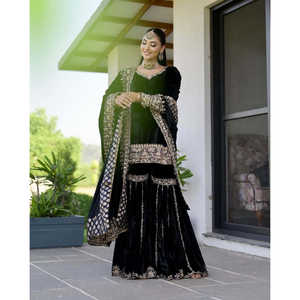 Mono de Fiesta con Bordado Pesado de Diseño SSR, Top-Sharara y Dupatta en Negro, Talla M, para Fiestas Elegantes - Product Image 1