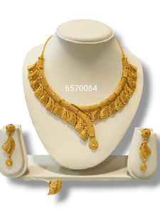 AWAIS HOUSE ชุดสร้อยคอและสร้อยข้อมือทองเหลืองชุบทองประดับเพชรพร้อมสร้อยคอ 6 กรัม - เครื่องประดับงานแต่งงานงานหมั้น - Product Image 4