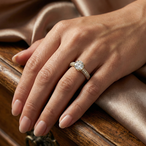 Anillo de Compromiso con Diamante Cultivado en Laboratorio de Corte Cojín de 2.61 Quilates, Oro Sólido de 14K/10K, Diseño Ligero y Único, Joyería de Aniversario para Mujer - Product Image 6