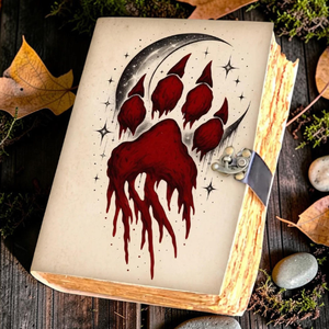 Grimorio de Cuero Personalizado de Hombre Lobo, 400 Páginas, Diario Vintage de Lobo, Diseño de Huella Sangrienta, Libro de Sombras, Papel con Borde Irregular - Product Image 3