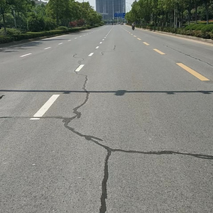 Scellant de joint de route formulé pour l'entretien à long terme de fente d'asphalte - Product Image 5