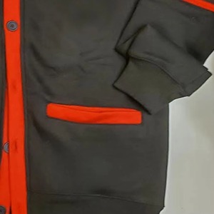 เสื้อคาร์ดิแกนคอวีแบบกำหนดเองสำหรับฤดูหนาว สำหรับชมรมนักเรียนชายหญิง ระบายอากาศได้ดี แห้งเร็ว ไม่หดตัว ผลิตจากผ้าฟลีซถัก เหมาะสำหรับวิทยาลัย - Product Image 4