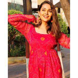 Ensemble Kurta décontracté en chiffon pur rose Blossom avec imprimé Bandhej dessiné à la main - Taille XS - Product Image 6
