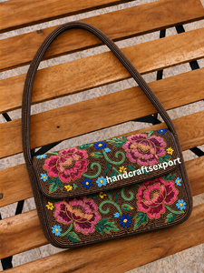 Sac à bandoulière de luxe fait main orné de perles florales pour femme, design léger et portable, marron à motif rose, sangle durable, personnalisable - Product Image 1