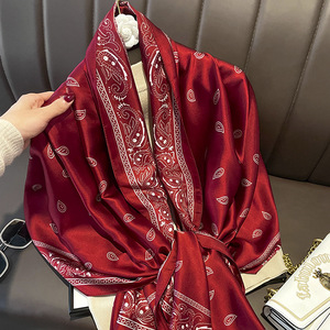 Nouveau style de luxe : Foulard en satin de soie à petit motif quadrillé, carré doux pour femme - Product Image 6
