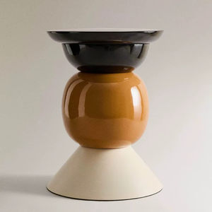 Taburete de Aluminio Esmaltado de Alta Calidad en Venta, Muebles de Primera Calidad, Taburete Metálico con Acabado Dorado, Otomanas de Latón - Product Image 1