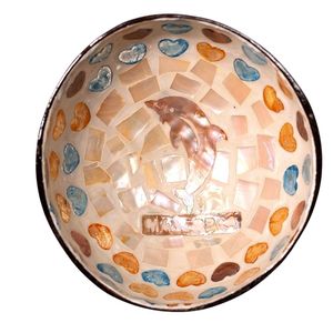 ชามกะลามะพร้าวปลาโลมาเปลือกหอยมุกธรรมชาติ - Product Image 1