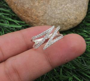 Bague ajustable en argent sterling 925 avec zircon cubique, fine et minimaliste, à bande ouverte, bijoux raffinés pour femme, idéale pour les soirées - Product Image 4