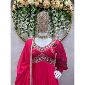 ESTAMPADO DIGITAL FANCY GEORGETT CON HILO SECUENCIA TRABAJO ALIA VESTIDO CORTADO CON DUPATTA ROSA - Product Image 3