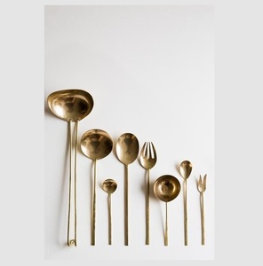 Ensemble de couverts 4 pièces en acier inoxydable, finition miroir, design moderne, pour usage domestique et hôtelier, prix abordable, comprenant fourchette, couteau et cuillère - Product Image 3