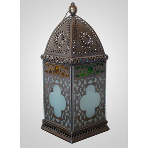 Lanterne en verre rose avec cadre en laiton et motif ajouré pour la décoration de la maison, porte-bougie en métal durable - Product Image 6