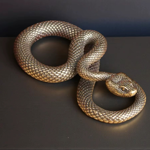 Centre de table unique en aluminium en forme de serpent pour la décoration intérieure, les événements de mariage et la présentation en intérieur - Product Image 1