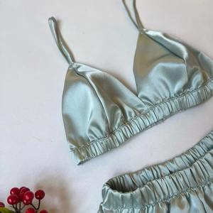 Ensemble de soutien-gorge et bikini en soie 100% sur mesure de qualité supérieure, style romantique, sexy, sans bretelles, coupe triangle, avec dentelle et armatures, idéal pour mariage et soirée. - Product Image 5
