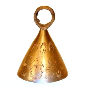 Campana de Mano de Latón Pulido de Diseño Exclusivo para Puja, Oración, Templo, Rituales, Accesorio Decorativo Religioso Tradicional - Product Image 6