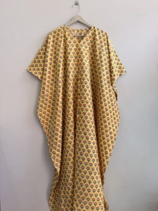 Vestido Kaftan de Algodón Indio Floral Minimalista y Transpirable: Estampado a Mano, Talla Única - Product Image 2