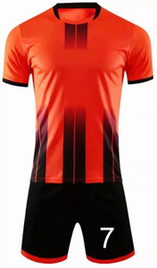 ชุดฟุตบอลสั่งทำพิเศษสำหรับผู้ชายและผู้หญิง ชุดยูนิฟอร์มฟุตบอลระบายอากาศได้ดี ดีไซน์ล่าสุด พร้อมบริการ OEM - Product Image 4