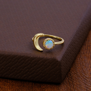 Anillo Celestial de Ópalo Etíope Natural con Forma de Luna Creciente - Anillo Ajustable Hecho a Mano - Joyería Chapada en Oro que No se Deslustra - Product Image 3