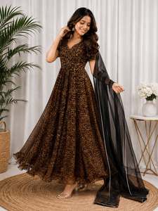 Vestido Anarkali de seda organza con estampado digital y gran vuelo, ideal para fiestas, con conjunto de dupatta de georgette y encaje de diseñador. - Product Image 1