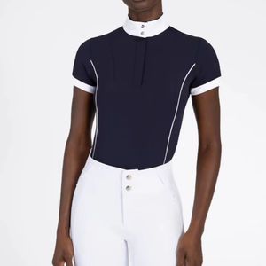 Camisa ecuestre de tela suave premium para mujer, diseñada para brindar comodidad, apariencia elegante y rendimiento flexible al montar. - Product Image 1