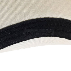 Soporte de Rodilla Unisex Beige con Ribete Negro, Diseño Transpirable de Fácil Colocación para Protección Deportiva y Fitness - Product Image 5
