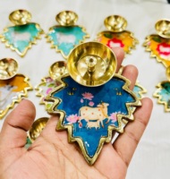 Lampe à huile en laiton faite à la main, motif vache et veau, lampe de temple décorative traditionnelle, 4 pouces, décoration festive, cadeau Diwali, Jaipurios UV