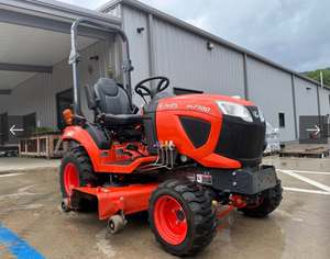Mini Tractor Kubota con Excelente Calidad de Construcción, Gran Capacidad de Trabajo y Dimensiones Compactas para Agricultura - Product Image 1