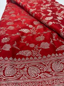 Exquisitos saris de seda brocada Banarasi tejidos a mano con intrincados motivos Zari, estilo vintage, ideales para fiestas. - Product Image 2
