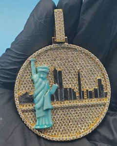 Pendentif Hip-Hop Personnalisable Effet Givré, en Argent 925 Plaqué Or, Pendentif Buste de Rappeur, Pendentif Moissanite Personnalisé - Product Image 1