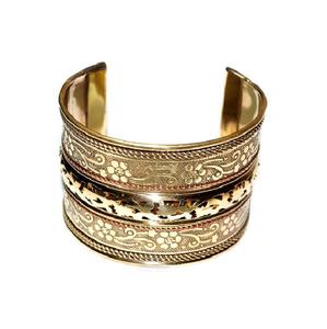 กำไลข้อมือทองเหลืองสไตล์โบฮีเมียนแอฟริกัน – กำไลแบบตอกลายชนเผ่าขนาดใหญ่ ลวดลายสลักแบบกำหนดเอง เครื่องประดับชาติพันธุ์สีทอง ขายส่ง - Product Image 5