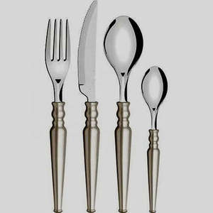 Juego de cubiertos metálicos contemporáneos para mesa de comedor moderna y presentación elegante en restaurantes. - Product Image 5