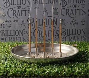 Porta Incienso Metálico con Cinco Varillas Aromáticas para Decoración del Hogar, Uso en Todas las Estaciones - Product Image 1
