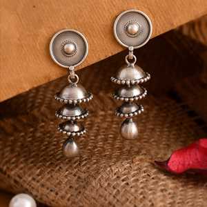 Boucles d'oreilles Aakhya Fashion, style Jhumki élégant pour femmes - Product Image 1