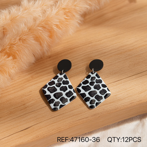 Orecchini Pendenti alla Moda, Stampa Leopardata Bianca e Nera, Forma Quadrata, Set di 12 Pezzi - Product Image 3